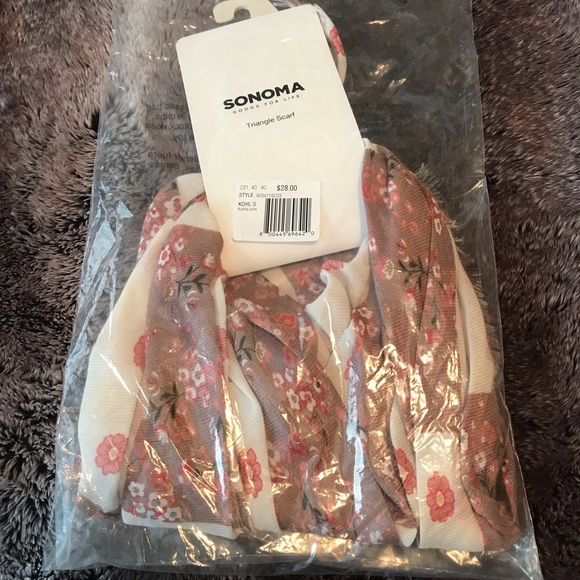 COPY - NWT Sonoma triangle scarf - Picture 2 of 3